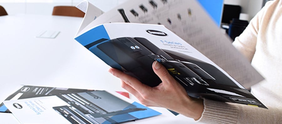 Lady browsing through Summa brochure