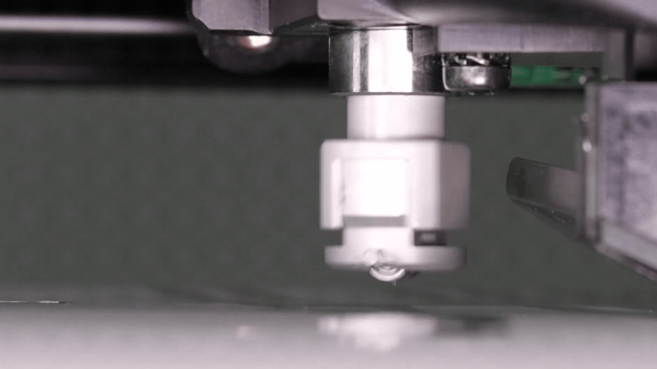 A tangential knife cuts vinyl by lifting and rotating to accurately handle the fine, intricate details of the design.